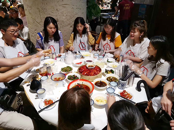 美麗財務(wù)團(tuán)建